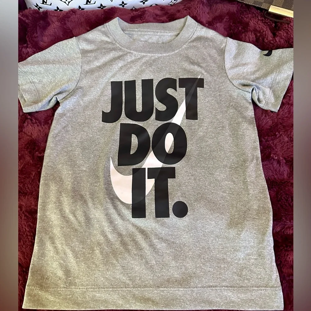 EUC Nike‎ Dri-Fit Shirt Size L